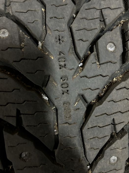 Nokian Hakkapelitta LT3 на штатних дисках від Land Cruiser 200