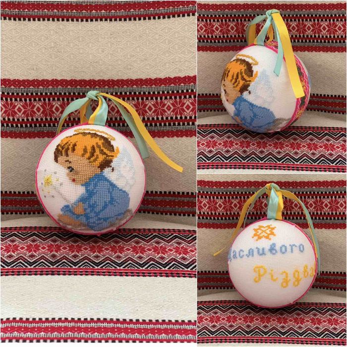 Новорічна вишита іграшка