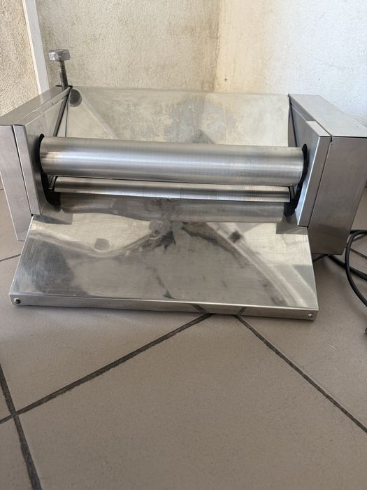 Тісторозкатка Електрична Професійна