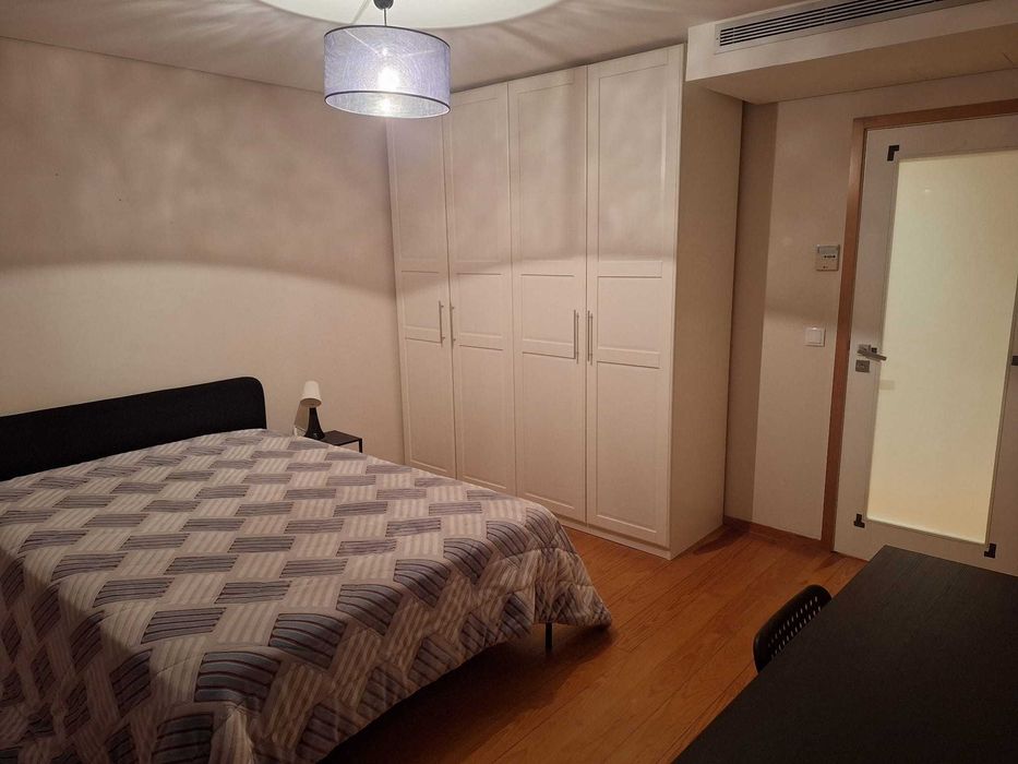 Quarto em Moradia Antas - ambiente calmo