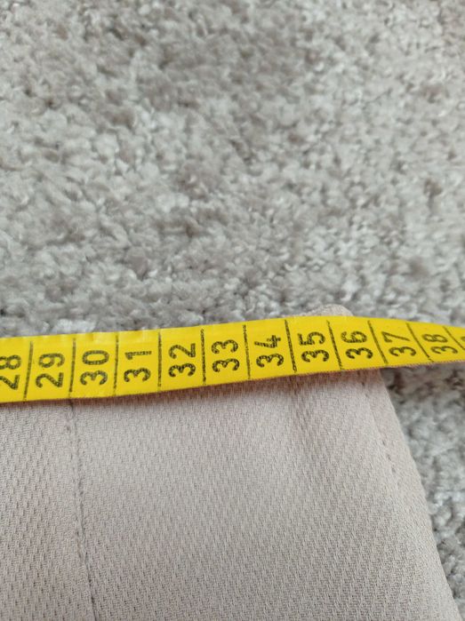 Spódnica z rozcięciem z przodu