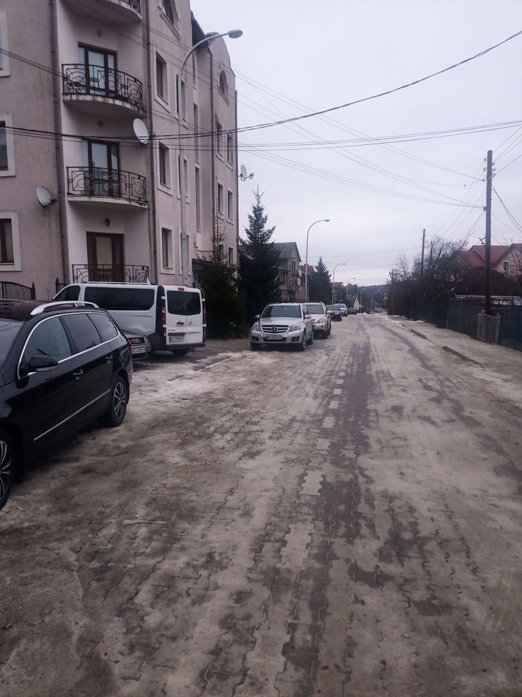 Власник.  центр, Вул. Помирецька 13