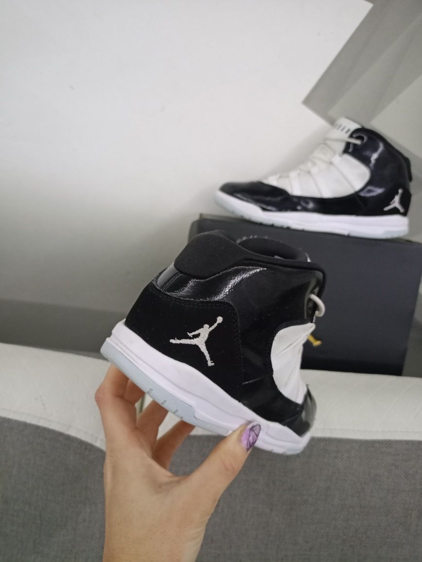 Buty sportowe Nike Air Jordan Max Aura rozmiar 35 chłopięce