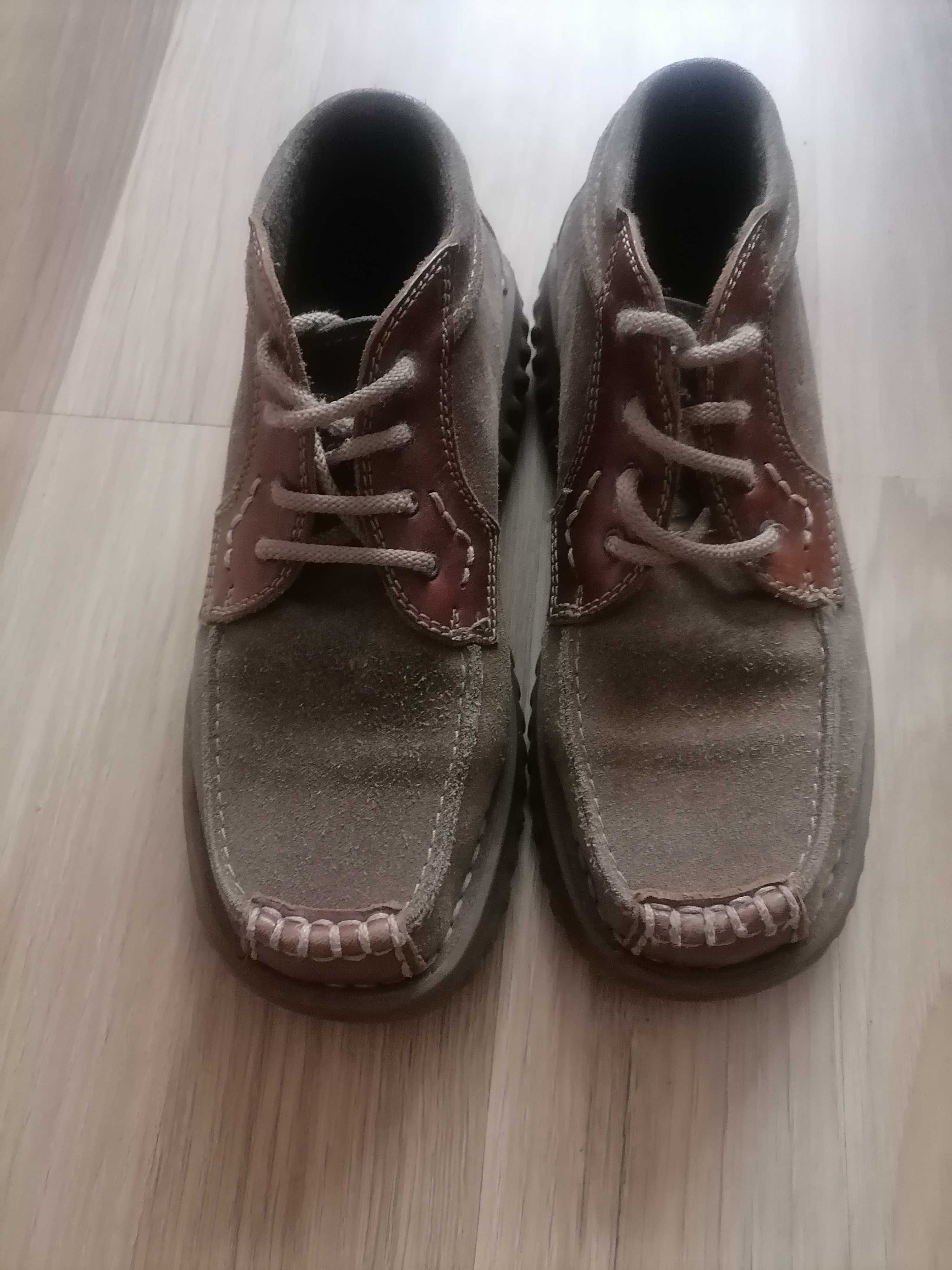 Zamszowe buty camel Active