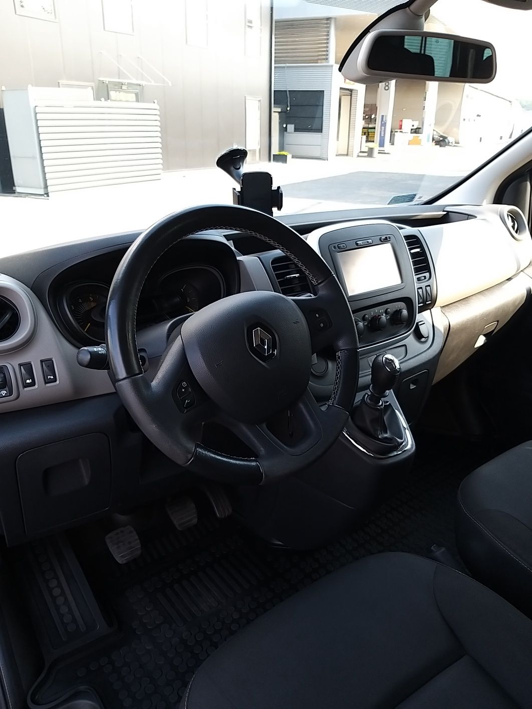Wynajem bus 9 os Renault Trafic