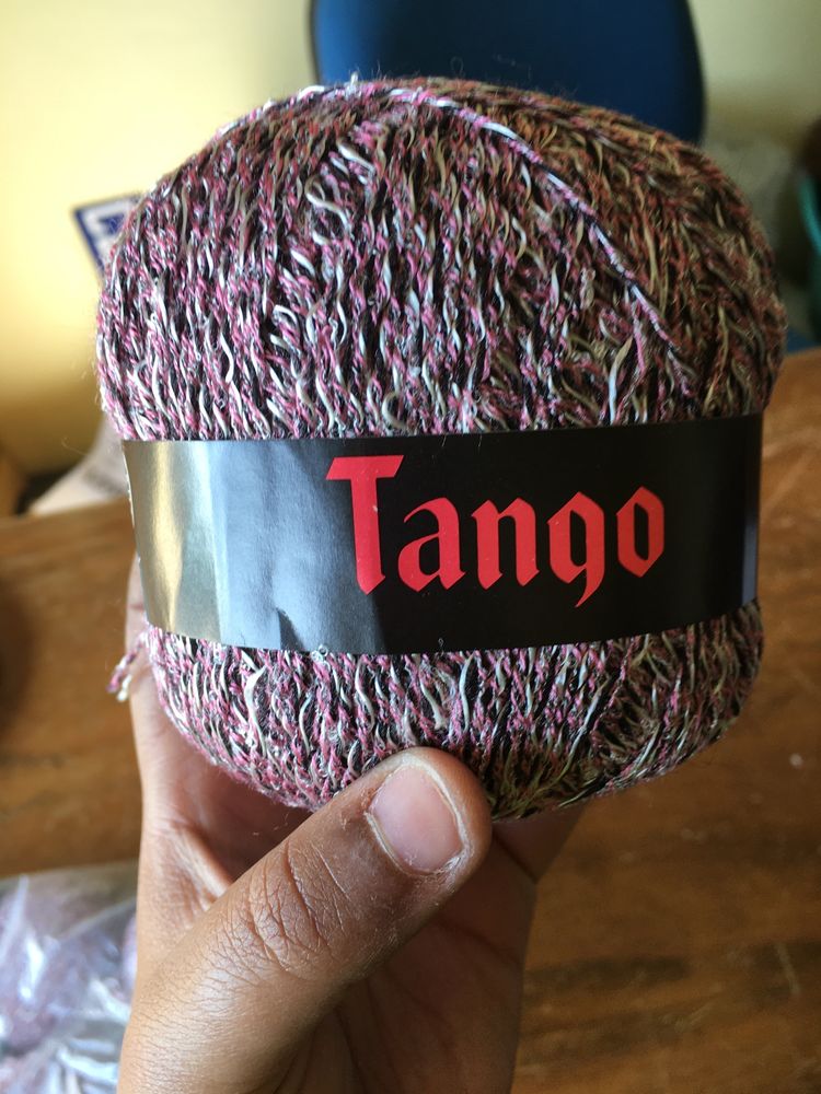 Novelos “Tango” preto, roxo, rosa e cinza, 50 gramas