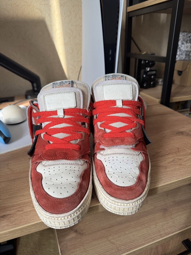 Off white floating arrow/out of office/court 3.0