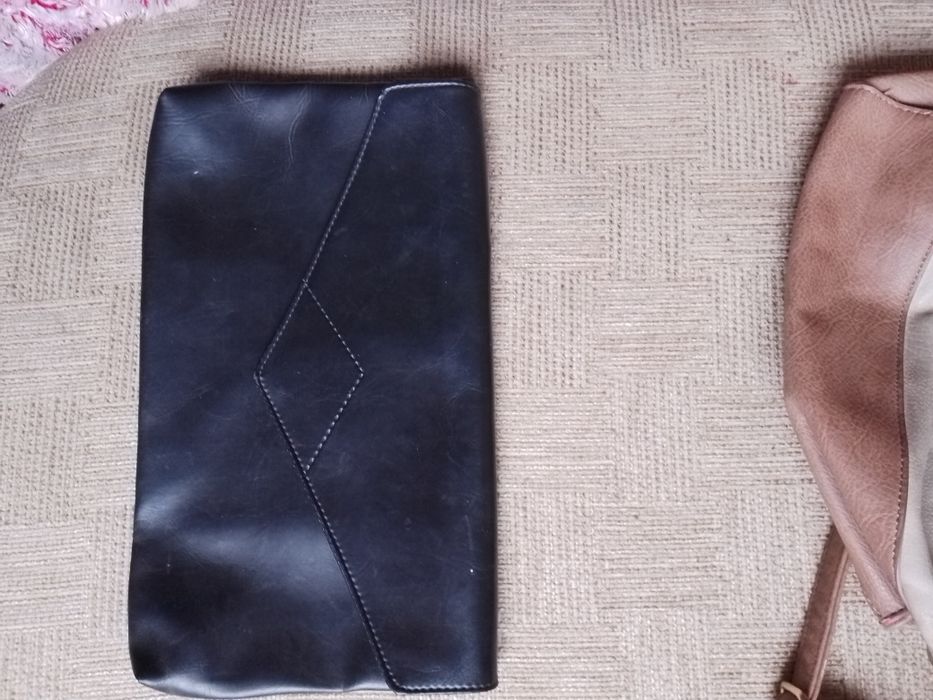 Сумка жіноча чорного кольору.