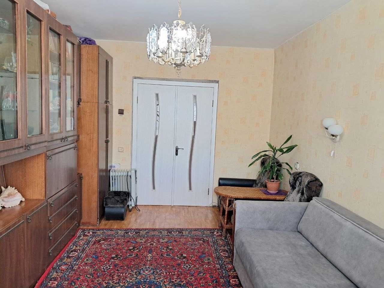 Продам 4 комнатную квартиру возле Крымского бульвара