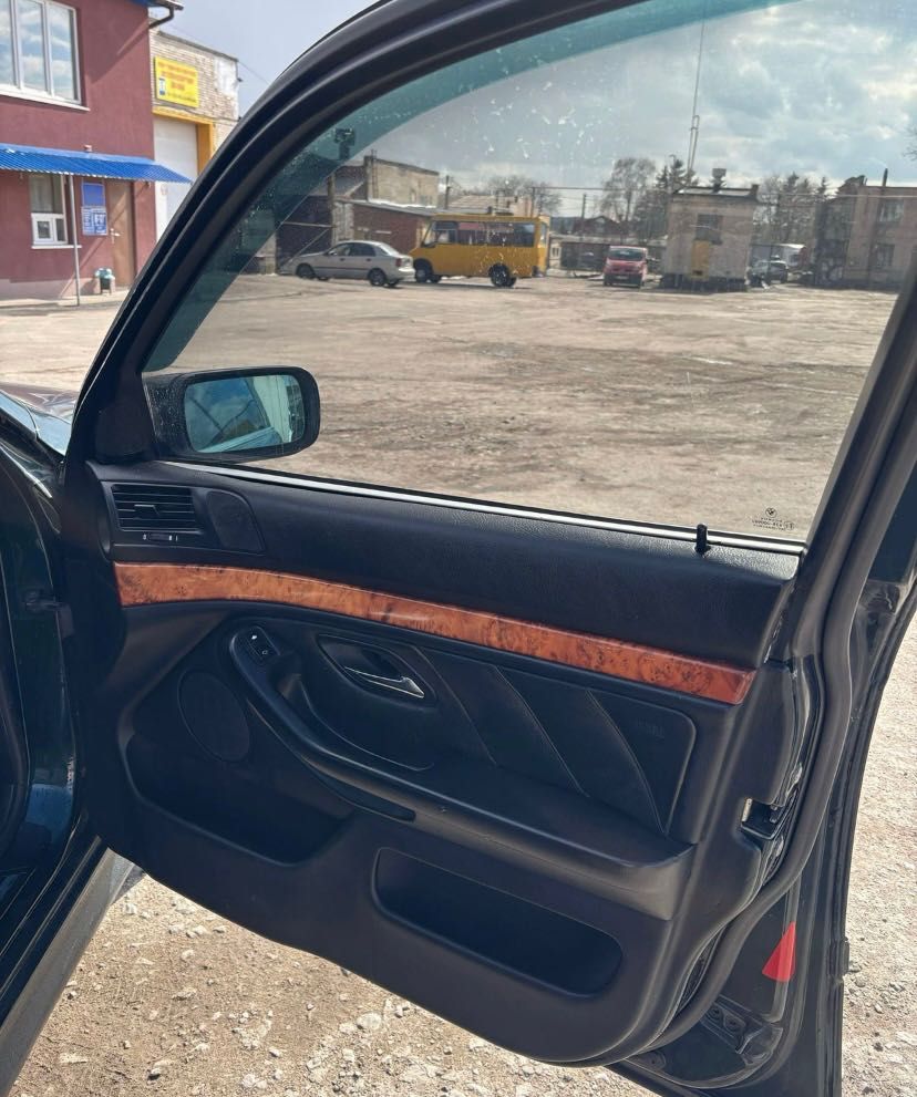 Продам свій автомобіль БМВ Е39