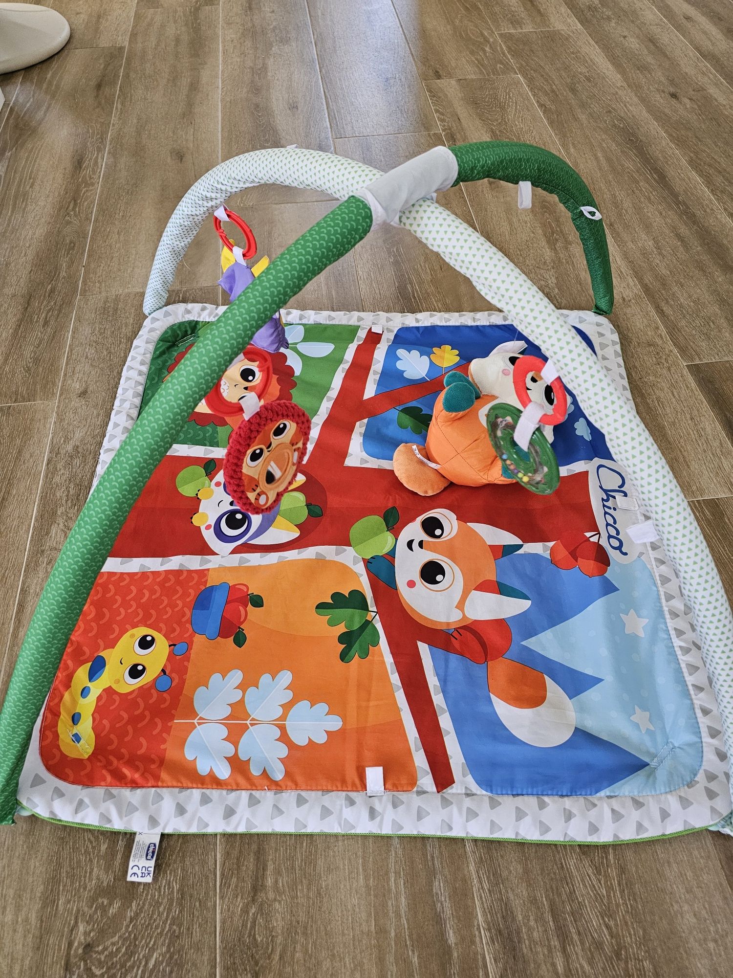 Ginásio de bebé Chicco com acessórios