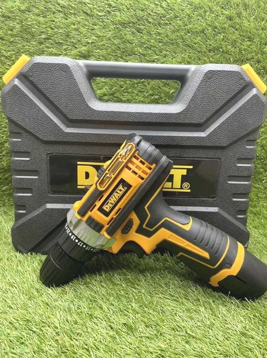 Шуруповерт потужний DeWALT 12V з набором і кейсом