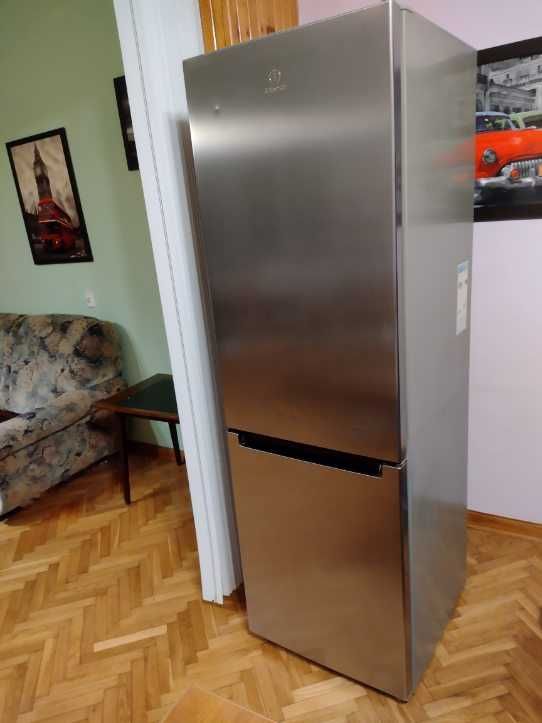 Lodówka Indesit srebrna