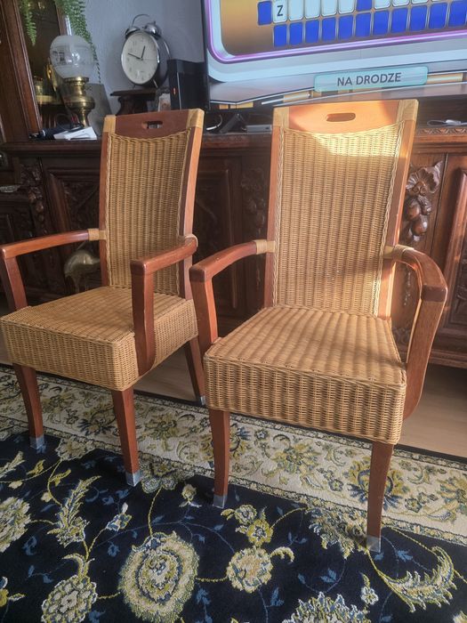 Krzesła ratanowe z  podlokietnikami