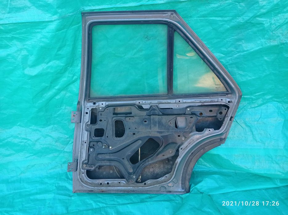 Автомобілі двері