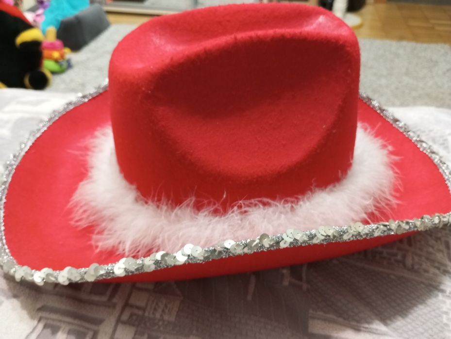 Продам 2 червоні шляпи