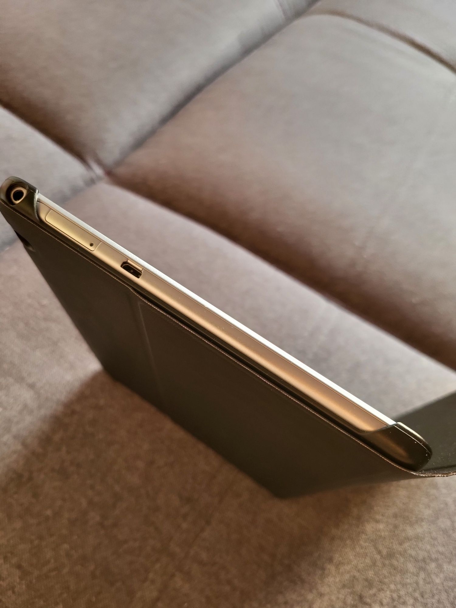 Huawei MediaPad T3 10 + Case