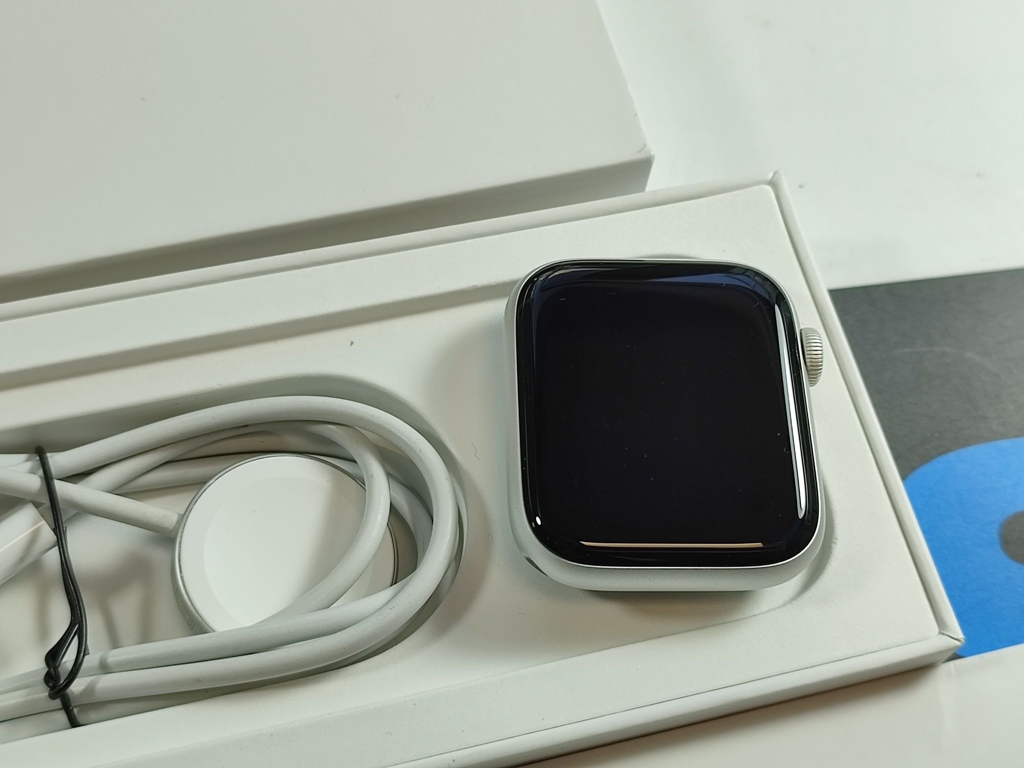 Sklep zadbany Apple Watch SE 44mm Silver aluminium LTE