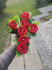 Stroik na cmentarz krzyż czerwone róże  kompozycja nagrobna