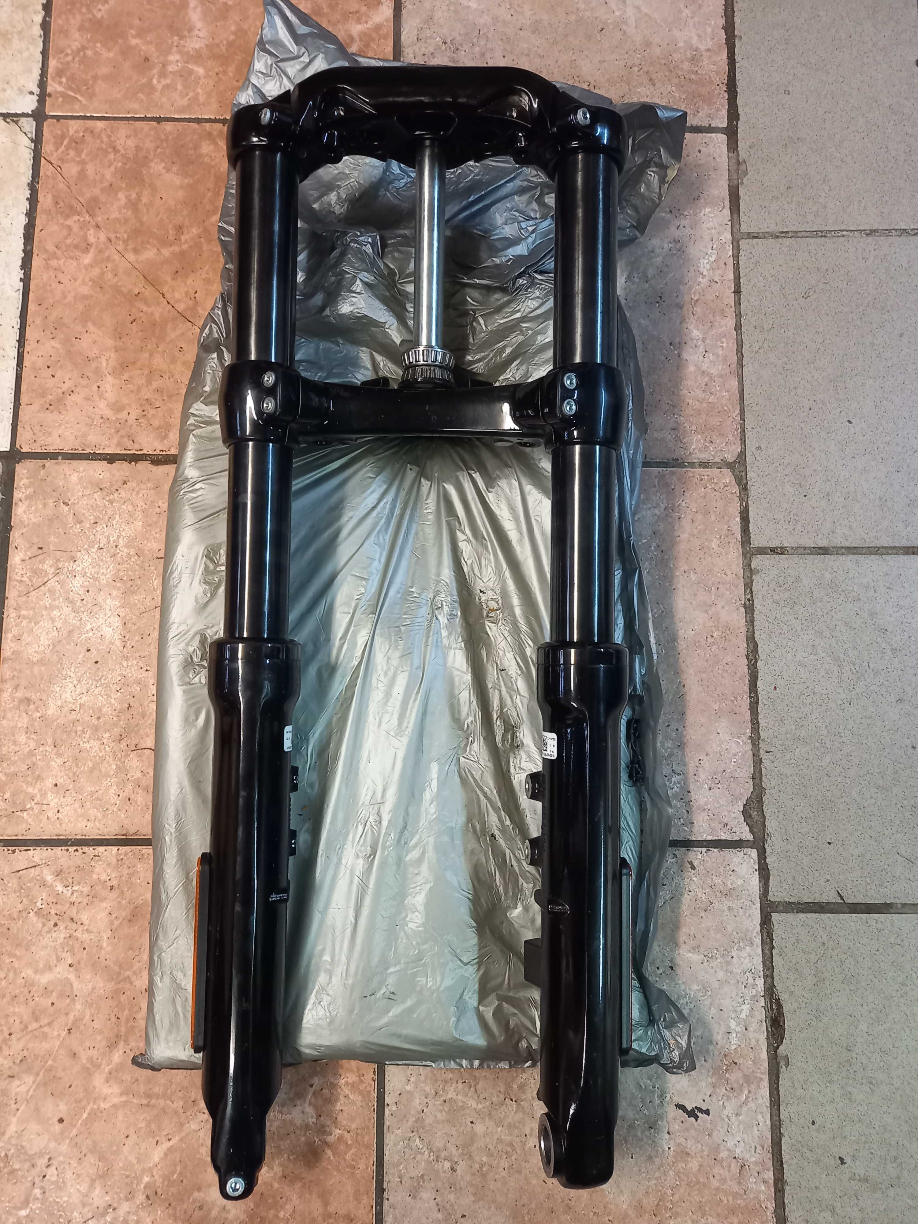 Harley Davidson Breakout Fxbr zawieszenie przednie kpl 18+