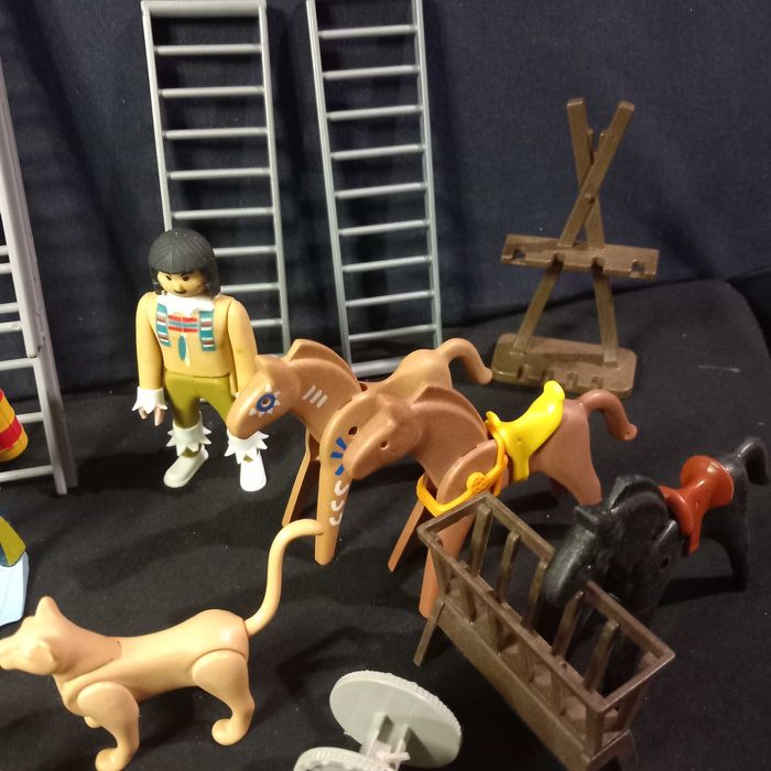 Bonecos Geobra e peças variadas