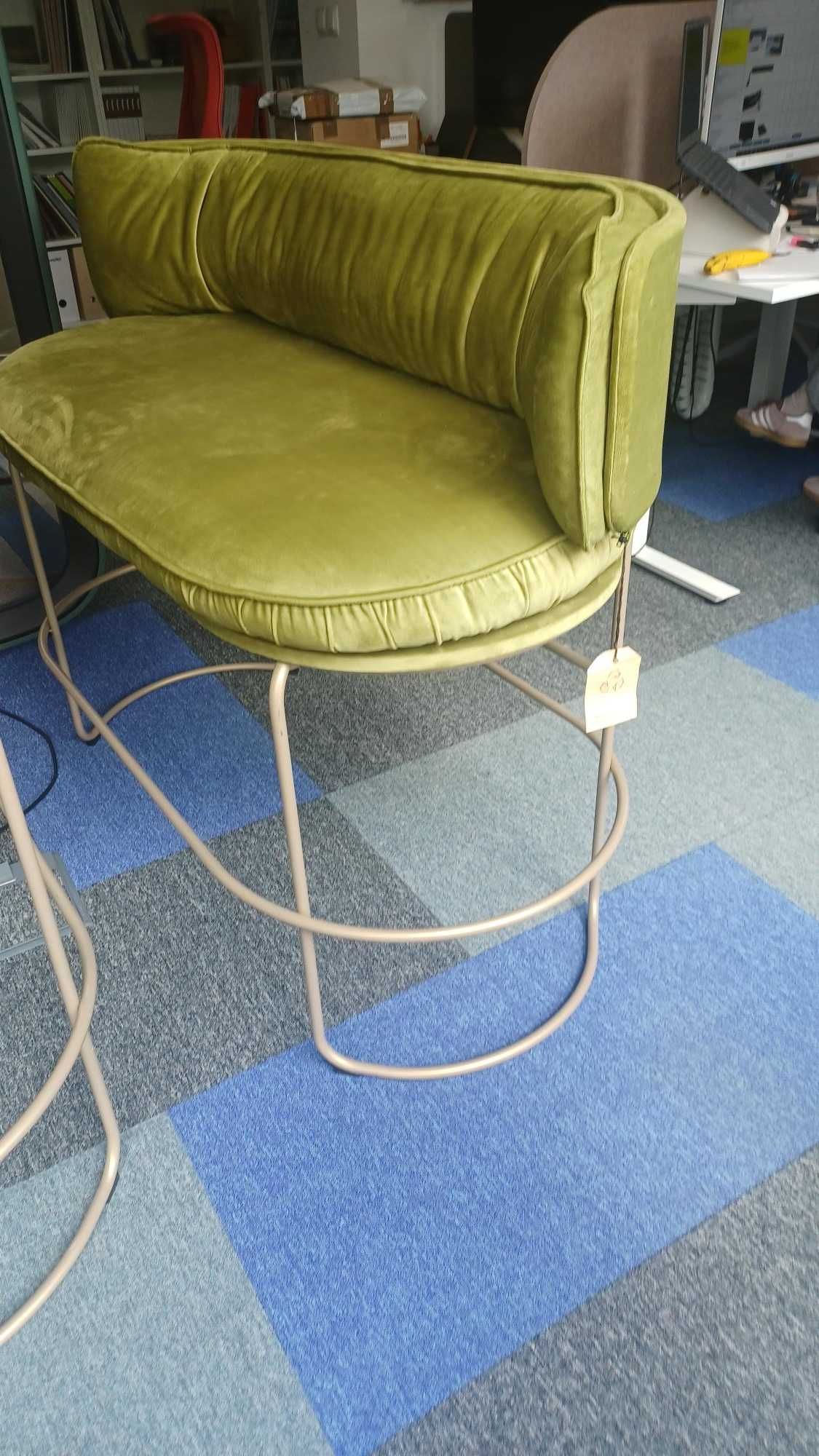 ZESTAW MEBLI DO SPOTKAŃ VANK RING (  wysoki stół i dwie sofy)