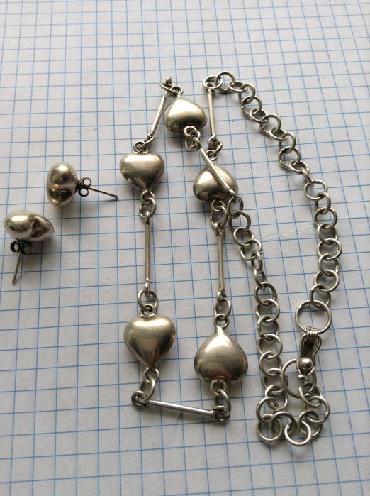 набор украшений из серебра.