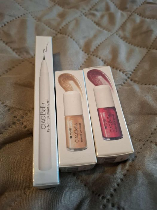 Nowe kosmetyki Ciaobella
2x bluszczyk do ust 
1x Eyeliner