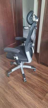 fotel biurowy czarny ergonomiczny