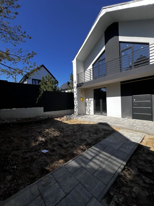 Таунхаус 74м2, с.Чайки, вул. Малишка. З комунікаціями.