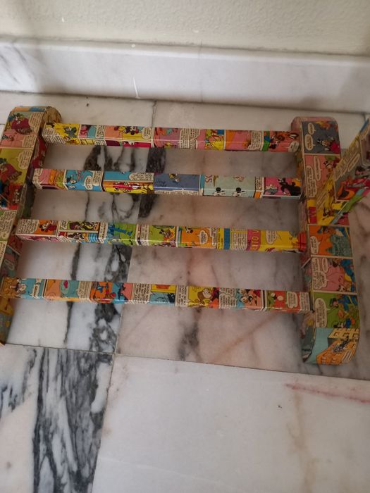 Cabide antigo forrado com banda desnhada