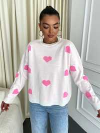 Трендовий светр з сердечками вільного крою