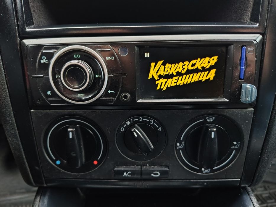 Фольсваген  GOLF 4  хетчбек 1.4  2001 г.