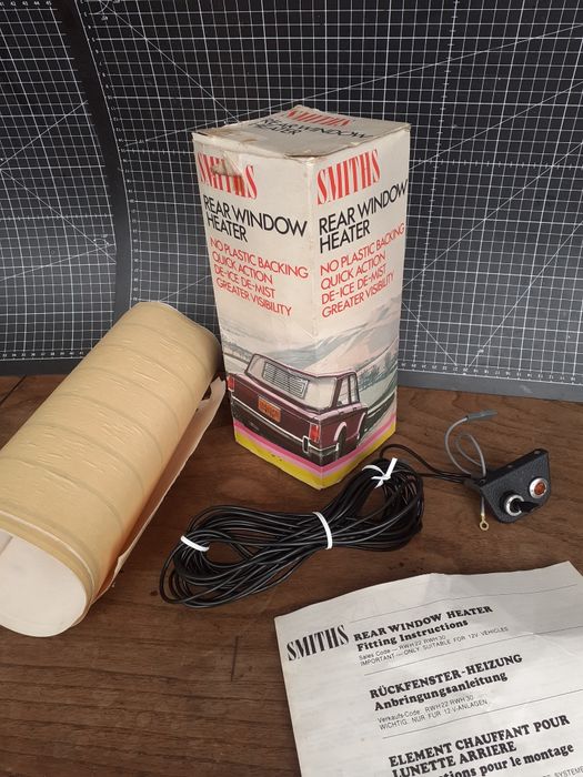 Acessório para carro antigo. Aquecedor de vidro traseiro