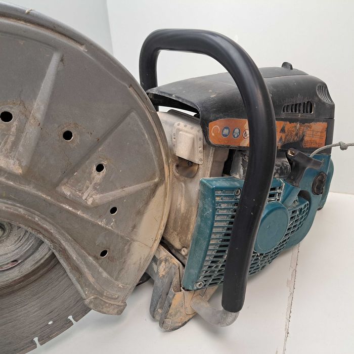 Uszkodzona piła spalinowa do betonu Makita EK8100 – 81cc / 5.1KM