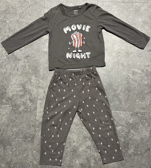 Szara bawełniana piżama Sinsay rozmiar 98