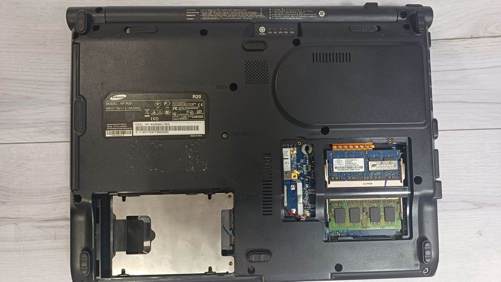 Ноутбук Samsung np-r20, восстановление или запчасти