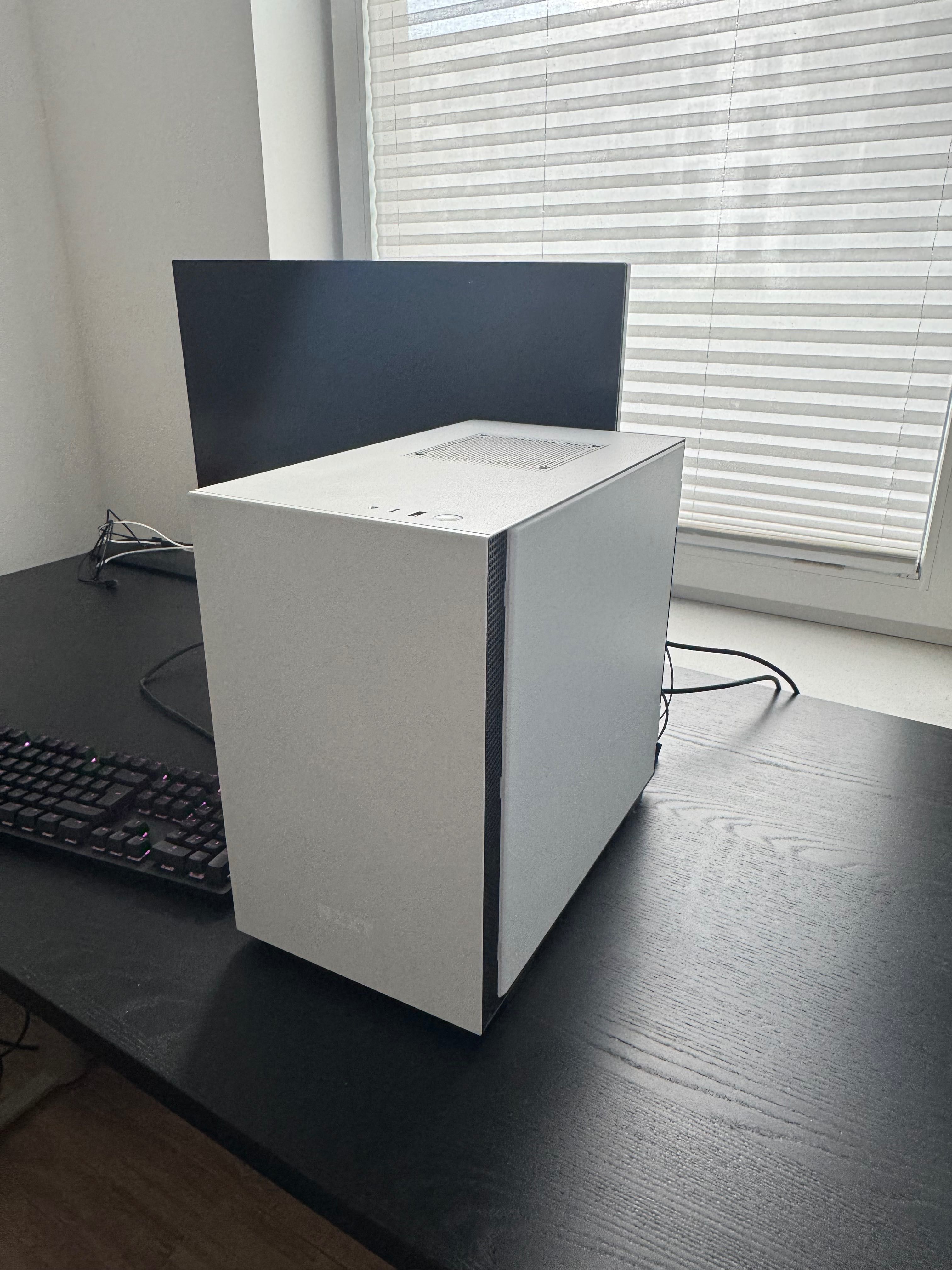 Kompaktowy komputer Ryzen 9 5900X | RX 7600 XT | 32 GB RAM | RGB
