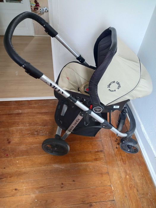 Carrinho de Bebê da Pierre Cardin