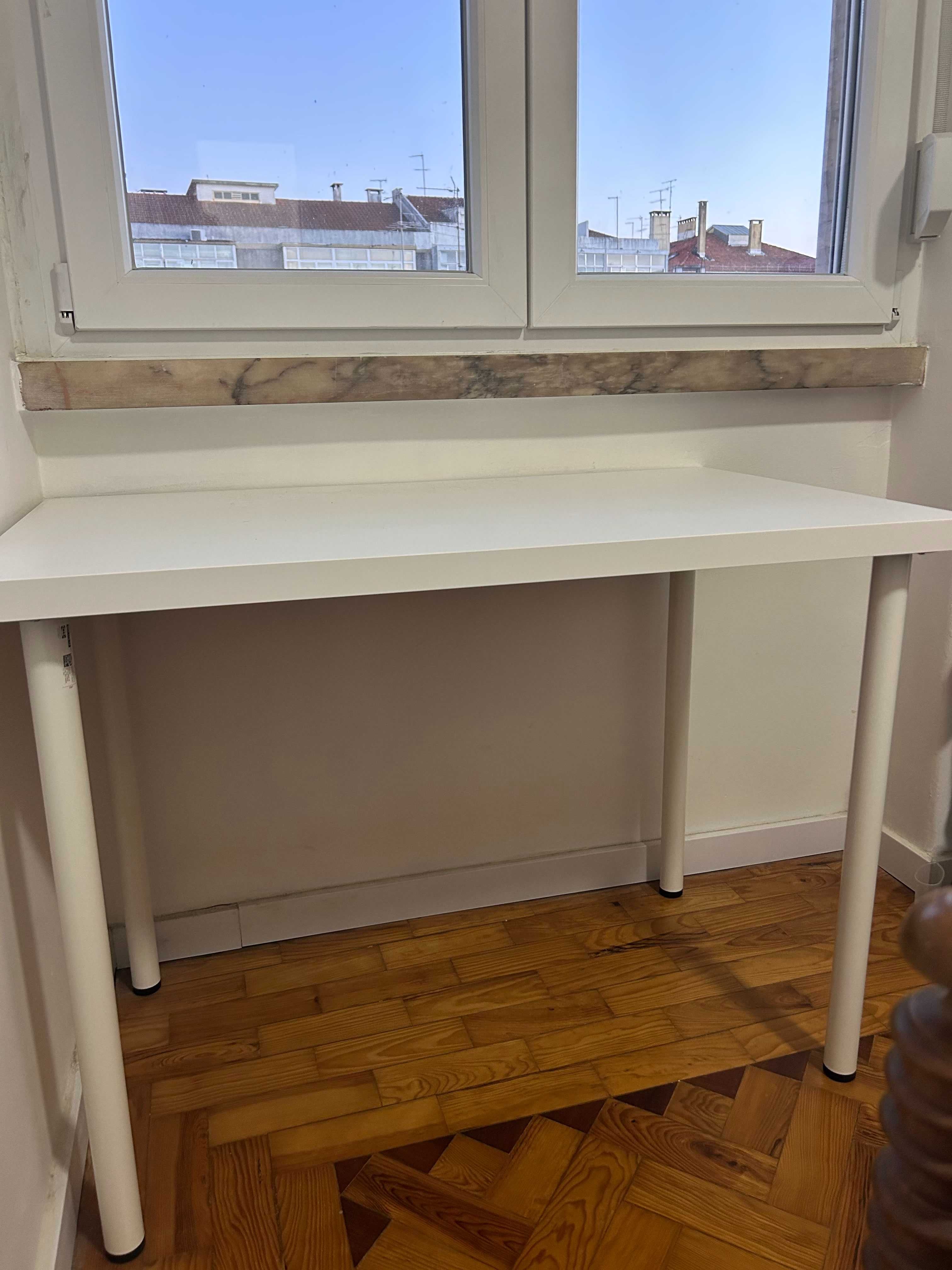 Mesa secretária IKEA