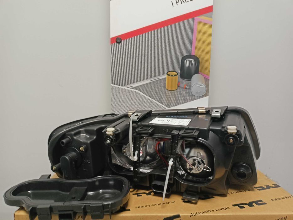 Audi A3 96-03  8L Lampa/Reflektor przód lewy /H1+H7