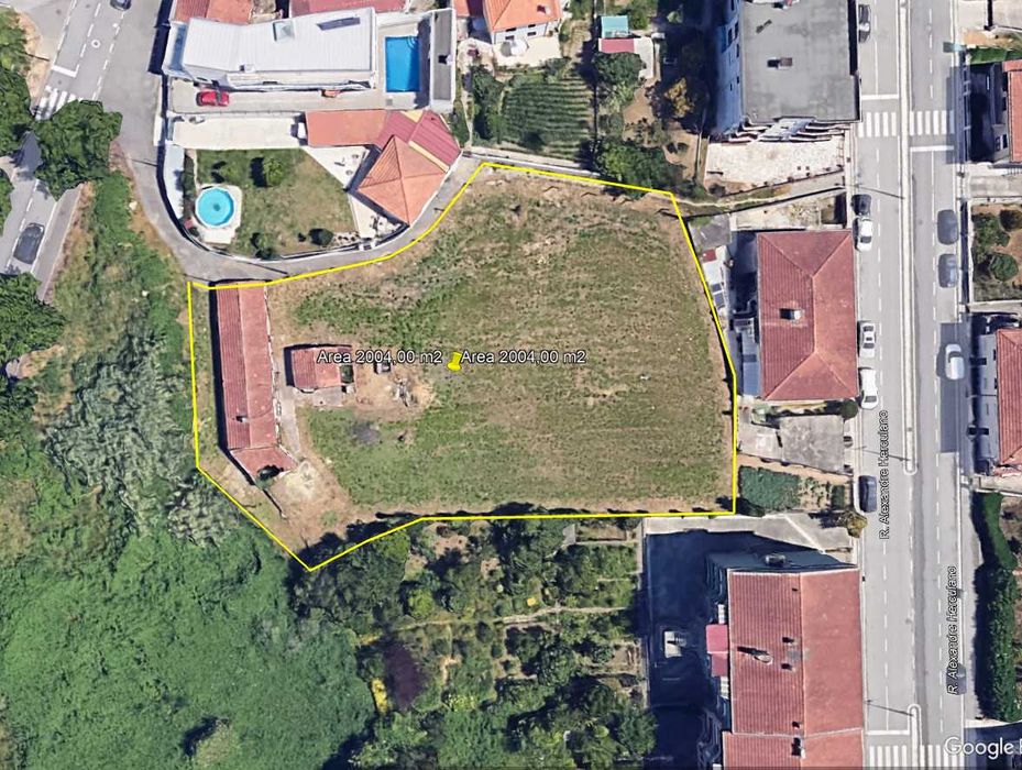 Terreno com área de 2.004,00 metros em São João da Madeira.