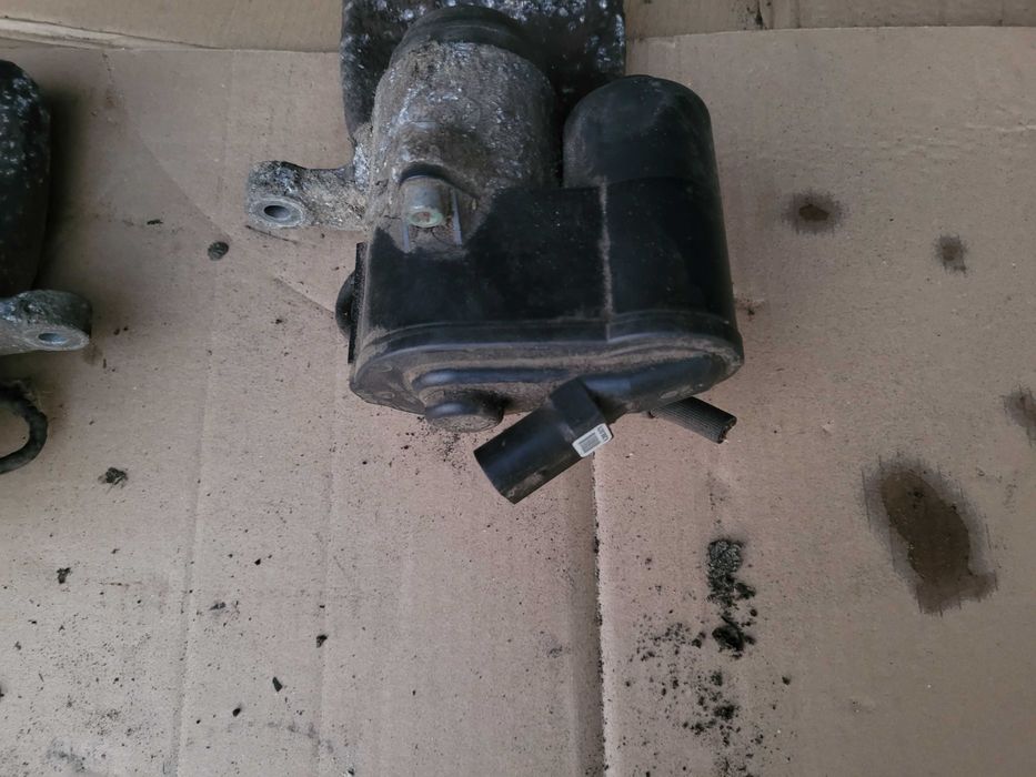 Zacisk hamulcowy elektryczny prawy tył tylny PASSAT B6 B7