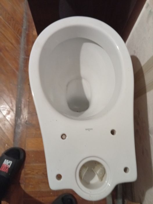 Продам унитаз- компакт м бачком фирмы kolo  а очень хорошем состоянии