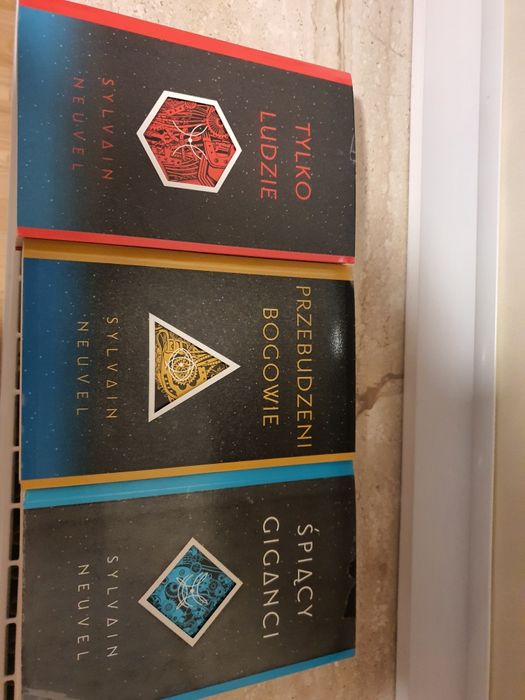 Sylvain Neuvel Śpiący giganci, Przebudzeni bogowie, Tylko ludzie