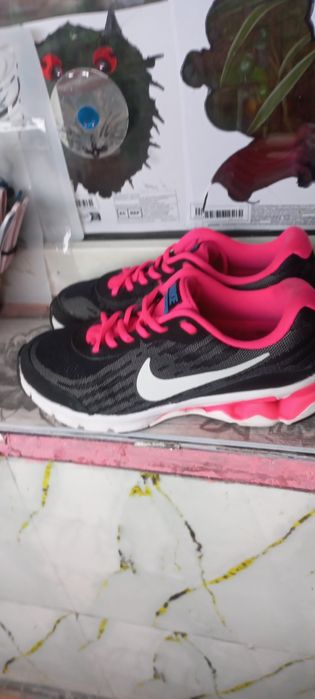 Женские кроссовки фирмы "NIKE Reax Run 9 "