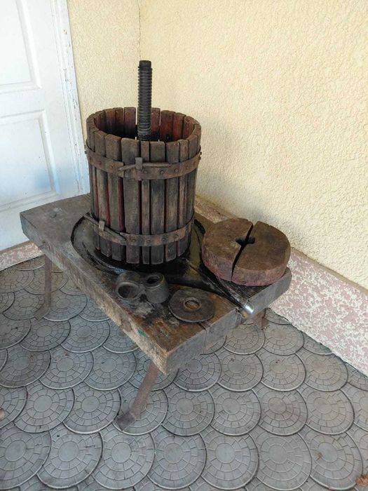 Прес для винограду