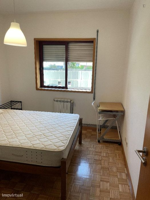 806729 - Quarto com cama de casal em...