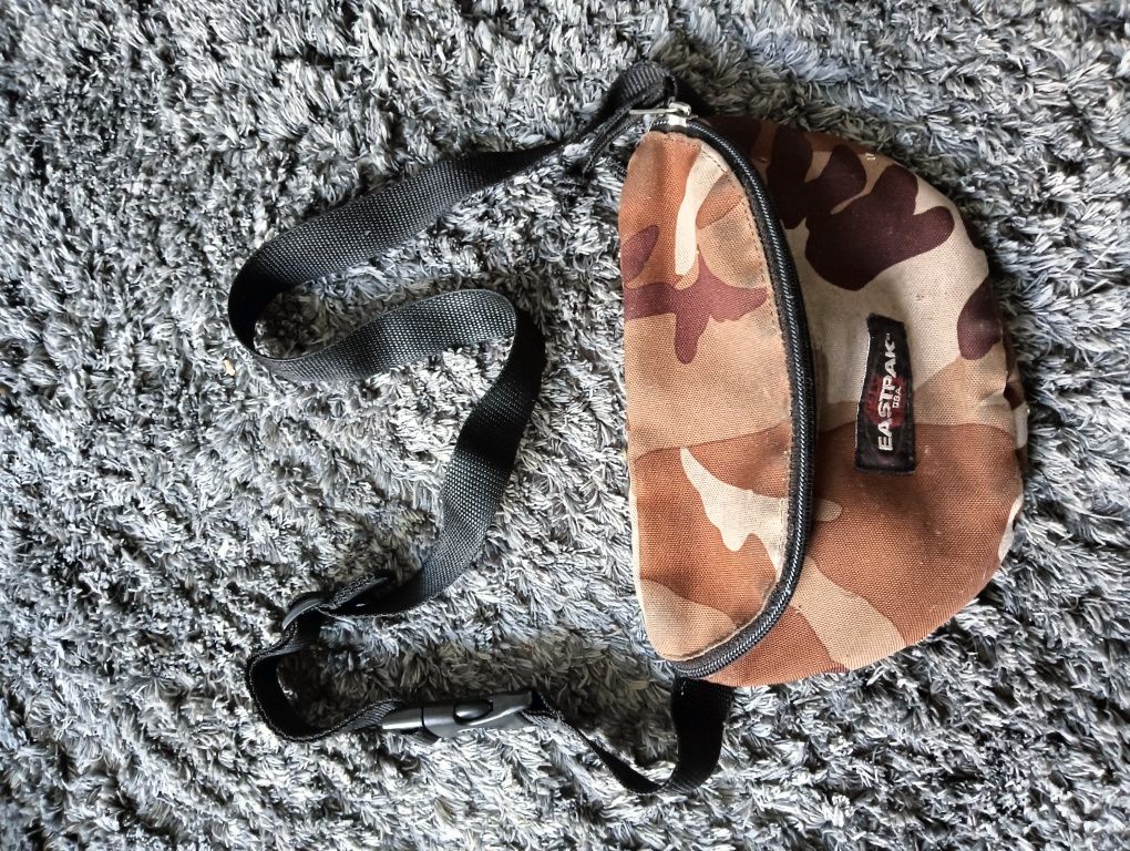 Bolsa Eastpak com pouco uso