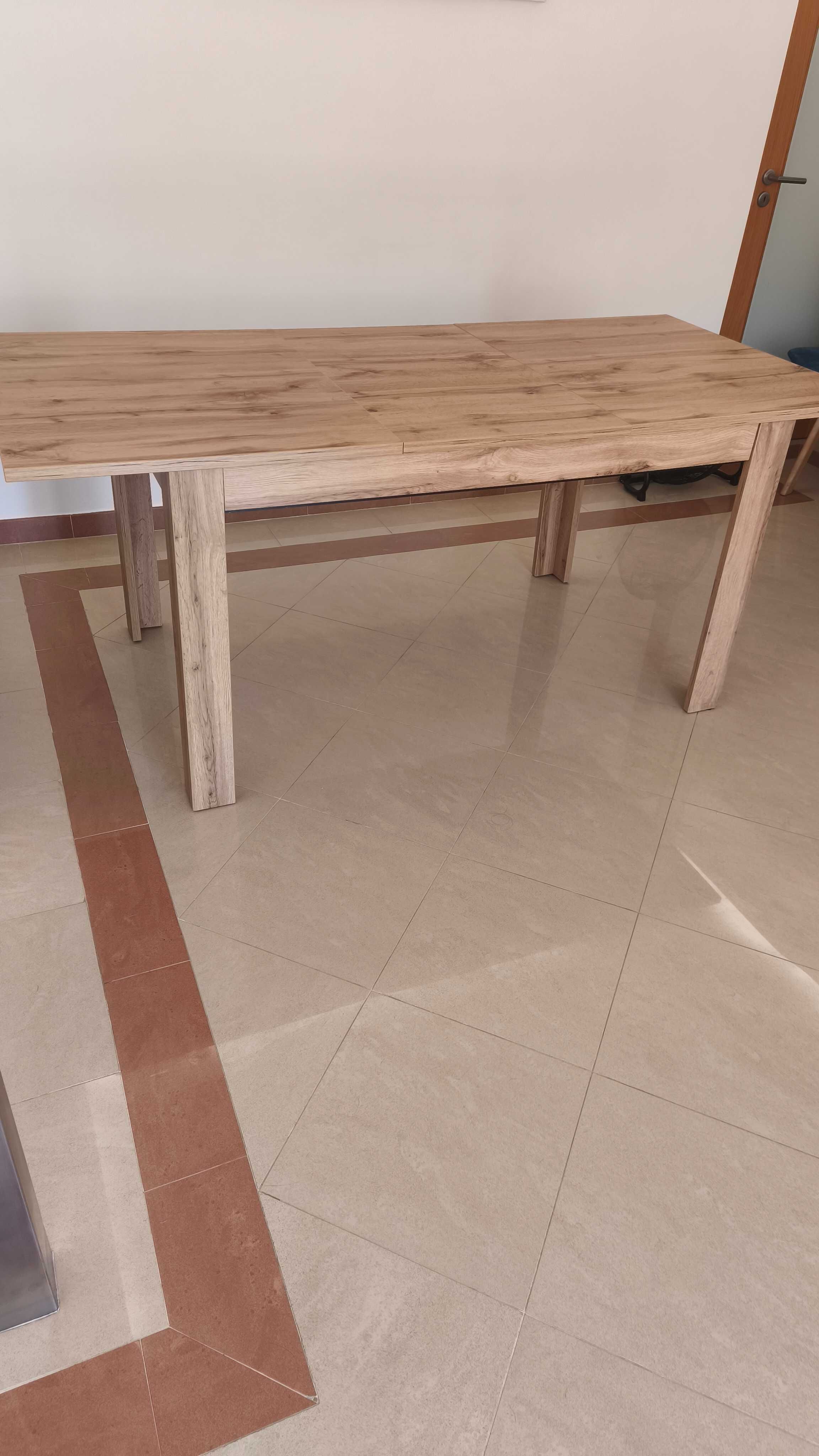 Mesa de jantar retangular extensível